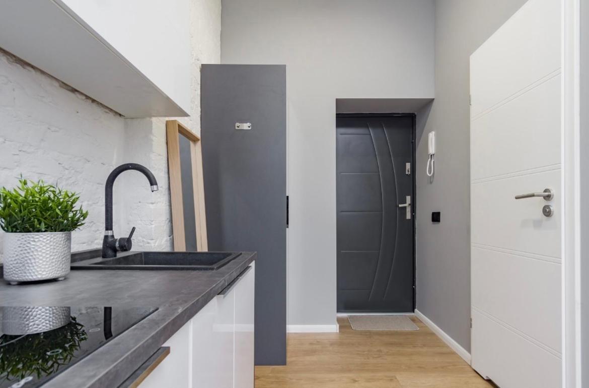 Kawalerka W Srodmiesciu 24 Apartamento Łódź Exterior foto